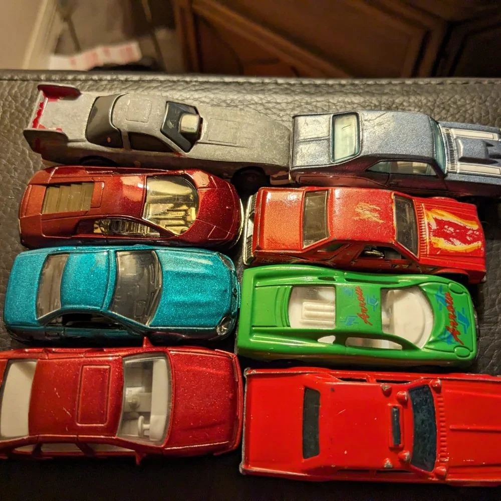 Lot 25 Toy Vehicles Old and New Hot Wheels and others